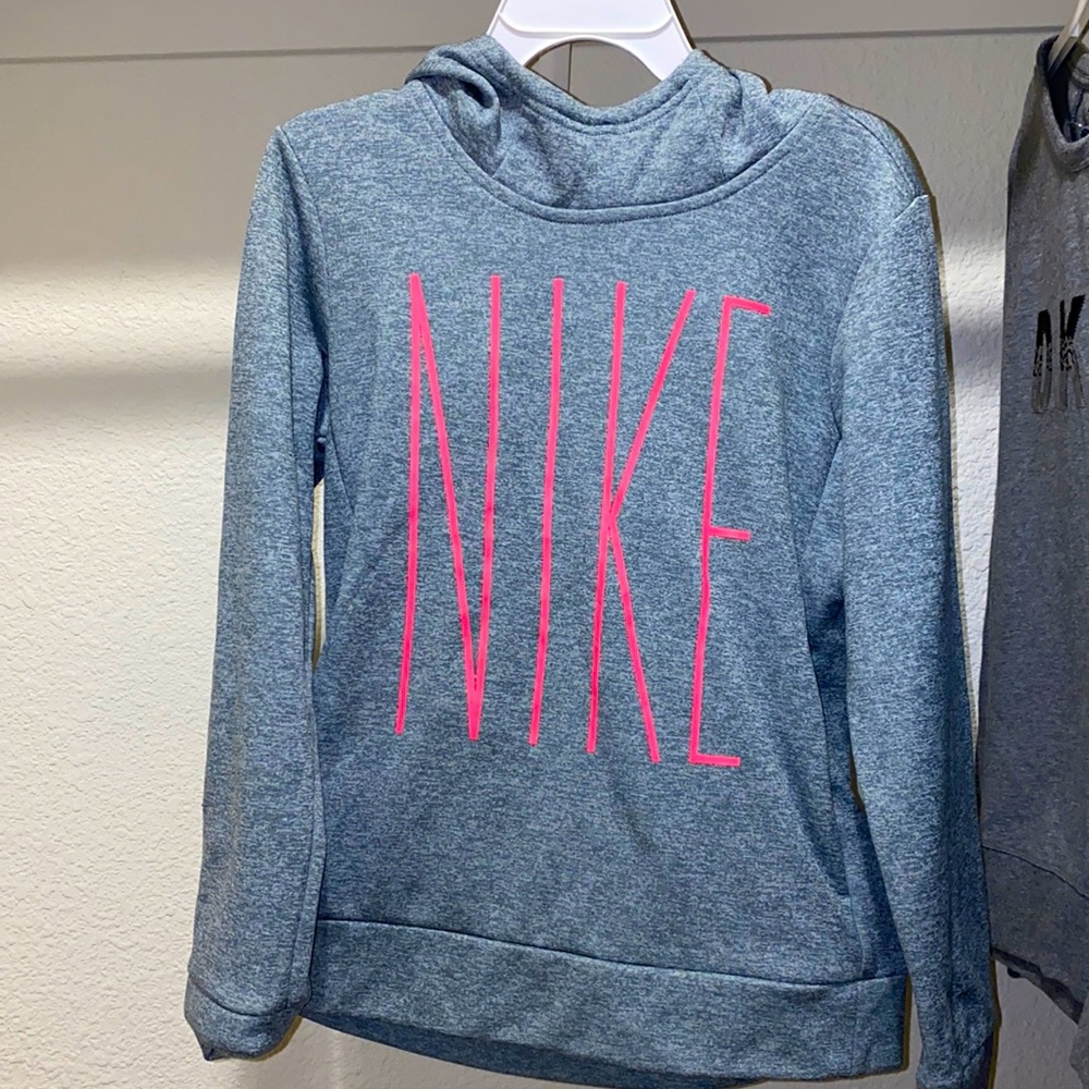 Girls Nike Dri-Fit athletic sweater 🌸